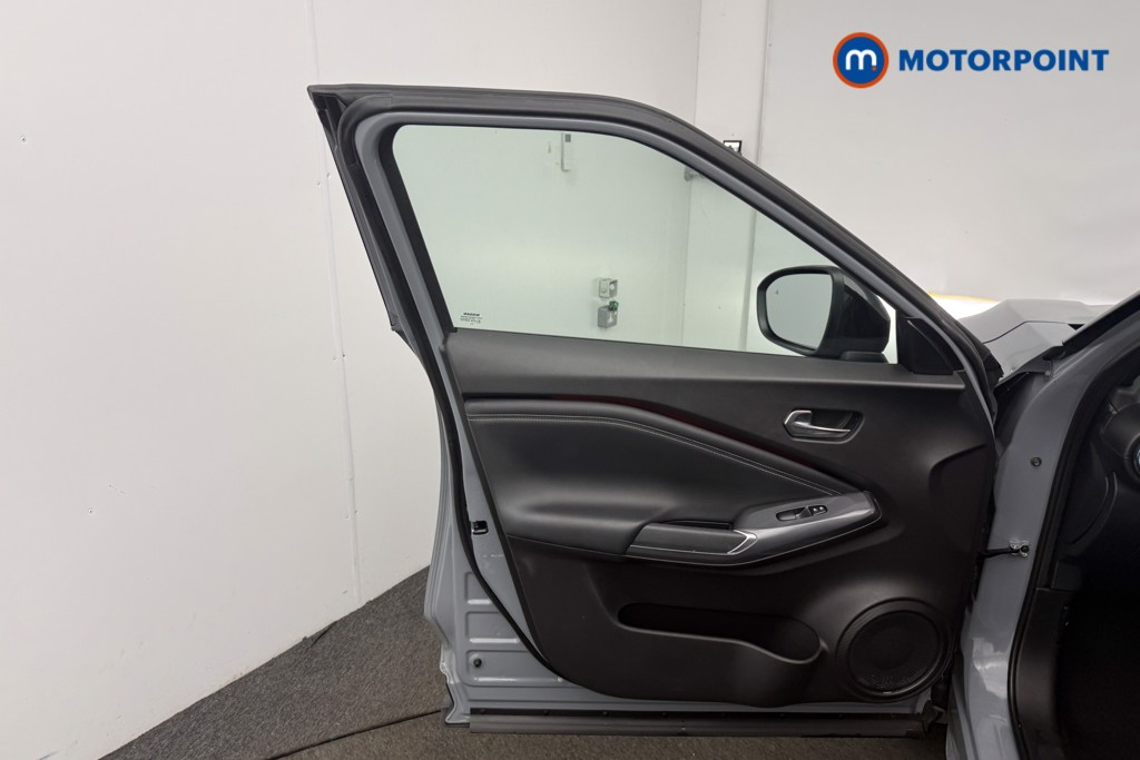 Nissan Juke Tekna Automatic Petrol SUV - Stock Number (1593281) - 4th supplementary image