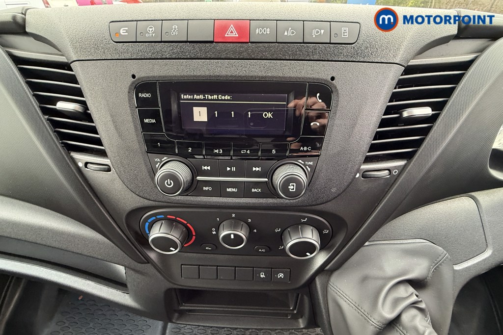 Iveco Daily Business Manual Diesel High Volume-High Roof Van - Stock Number (1597404) - 2nd supplementary image