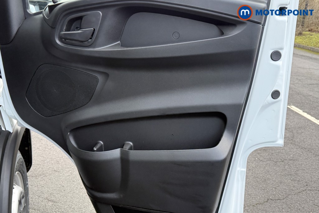 Iveco Daily Business Manual Diesel High Volume-High Roof Van - Stock Number (1597404) - 8th supplementary image