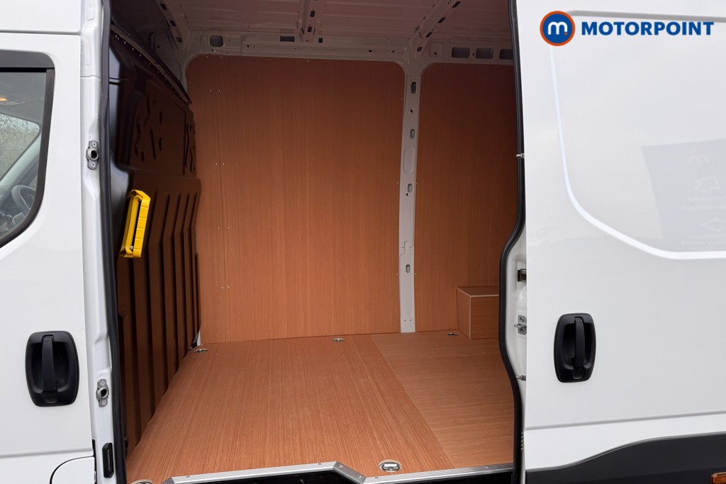 Iveco Daily Business Manual Diesel High Volume-High Roof Van - Stock Number (1597404) - 11th supplementary image