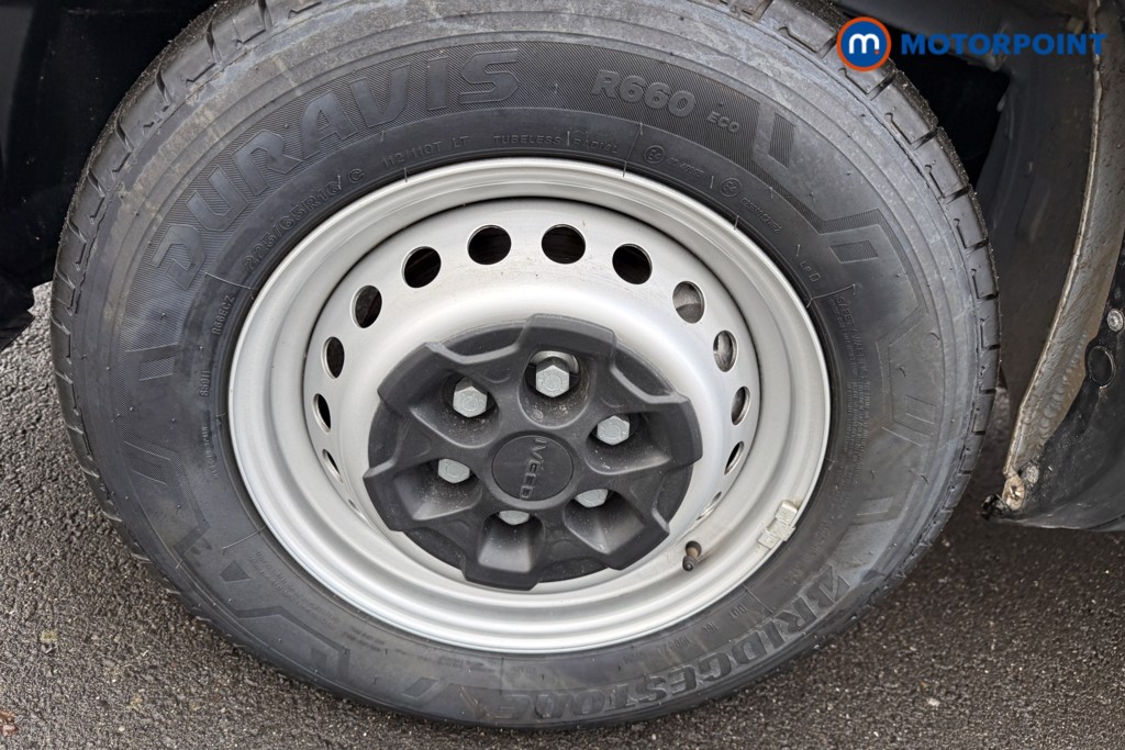 Iveco Daily Business Manual Diesel High Volume-High Roof Van - Stock Number (1597404) - 13th supplementary image