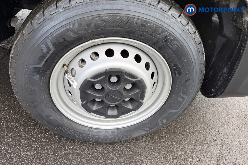 Iveco Daily Business Manual Diesel High Volume-High Roof Van - Stock Number (1597404) - 16th supplementary image