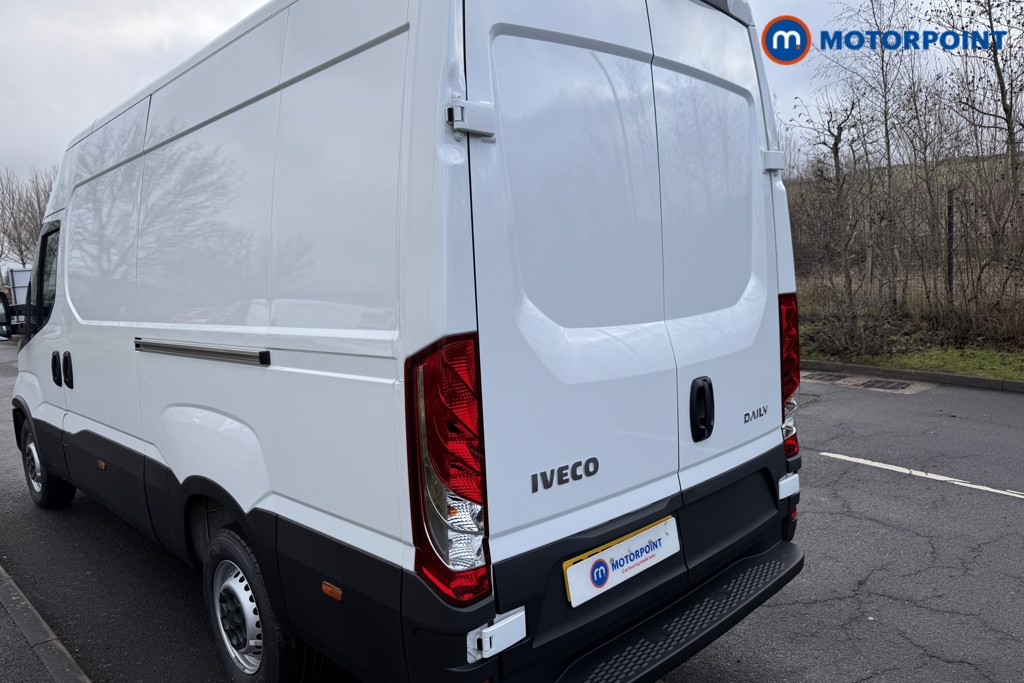 Iveco Daily Business Manual Diesel High Volume-High Roof Van - Stock Number (1597404) - Drivers side rear corner