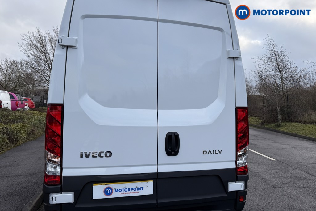 Iveco Daily Business Manual Diesel High Volume-High Roof Van - Stock Number (1597404) - Rear bumper