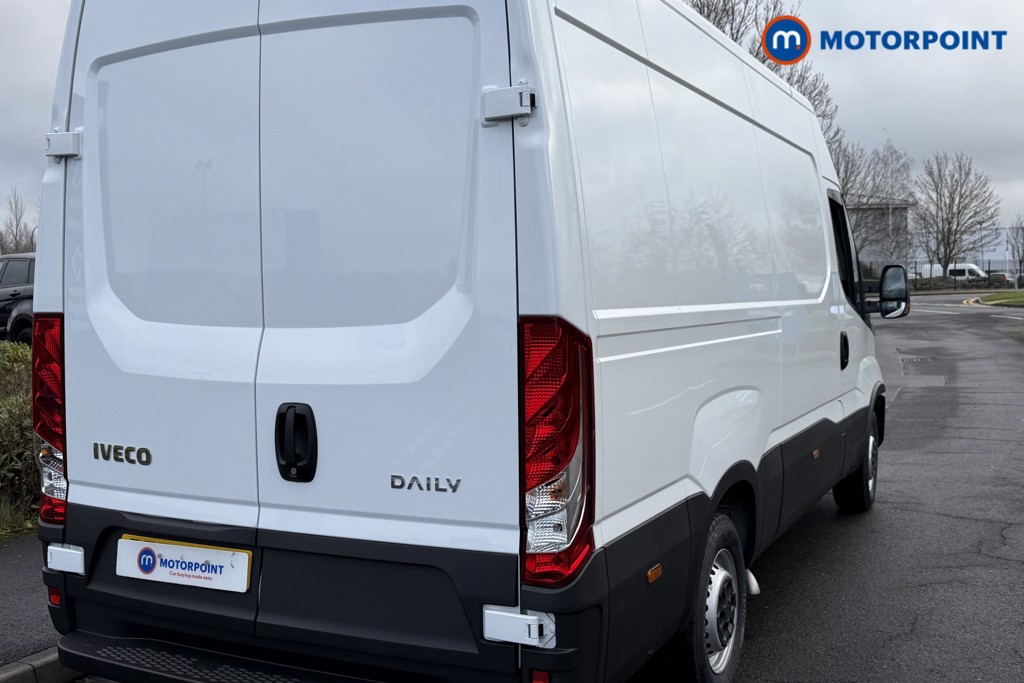 Iveco Daily Business Manual Diesel High Volume-High Roof Van - Stock Number (1597404) - Passenger side rear corner