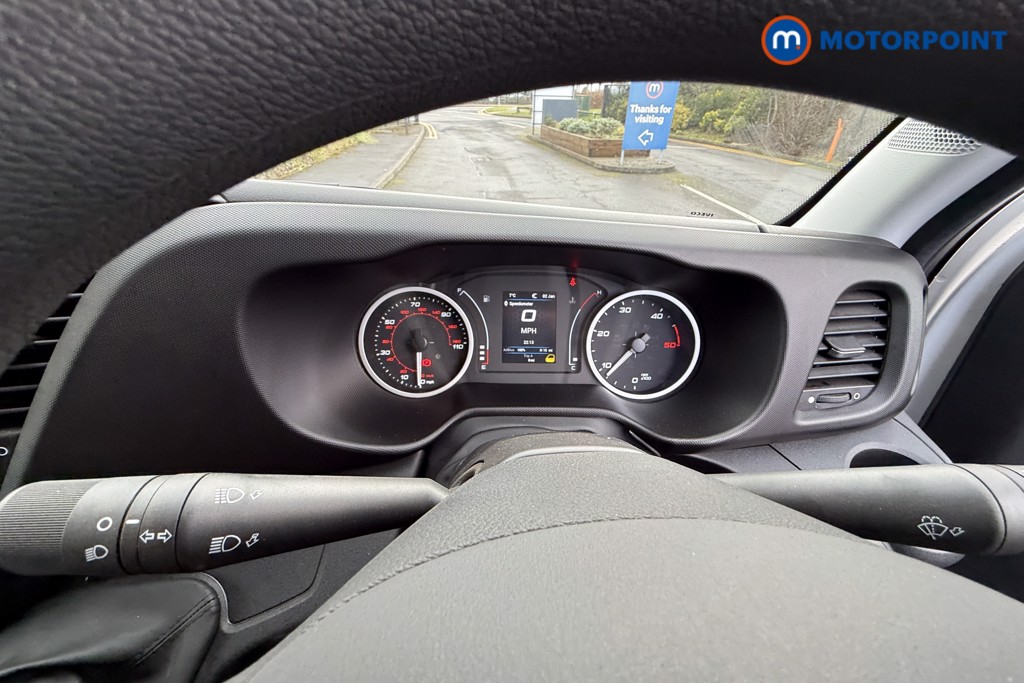 Iveco Daily Business Manual Diesel High Volume-High Roof Van - Stock Number (1597404) - 1st supplementary image