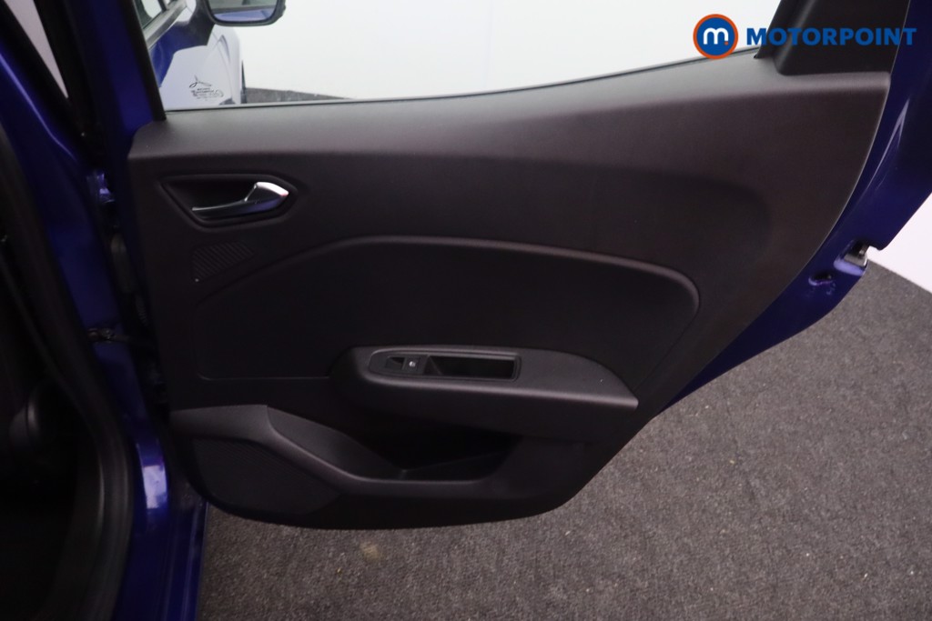 Renault Clio Evolution Manual Petrol Hatchback - Stock Number (1601229) - 18th supplementary image