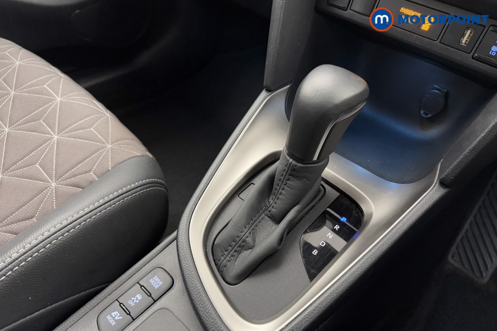 Toyota Yaris Cross Excel Automatic Petrol-Electric Hybrid Estate - Stock Number (1602646) - 12th supplementary image