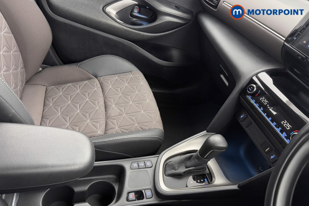 Toyota Yaris Cross Excel Automatic Petrol-Electric Hybrid Estate - Stock Number (1602646) - 14th supplementary image