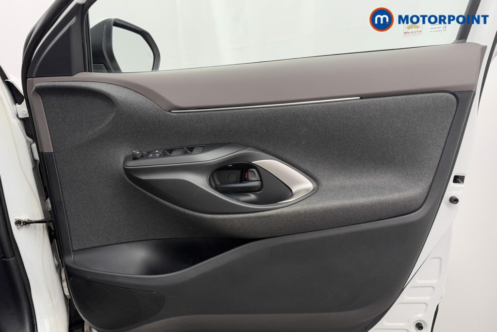 Toyota Yaris Cross Excel Automatic Petrol-Electric Hybrid Estate - Stock Number (1602646) - 17th supplementary image