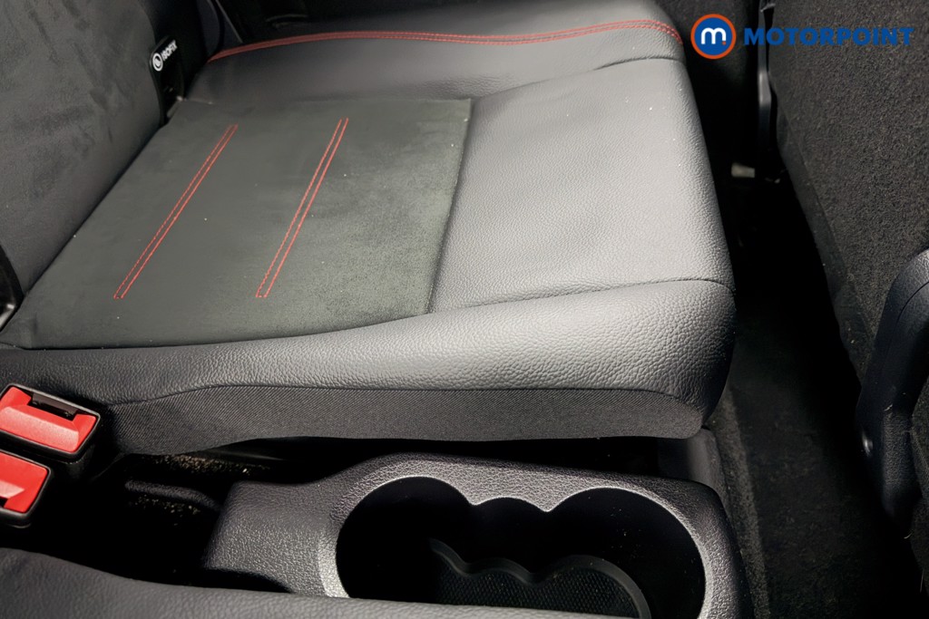 Mercedes-Benz GLB Amg Line Automatic Petrol SUV - Stock Number (1604459) - 34th supplementary image