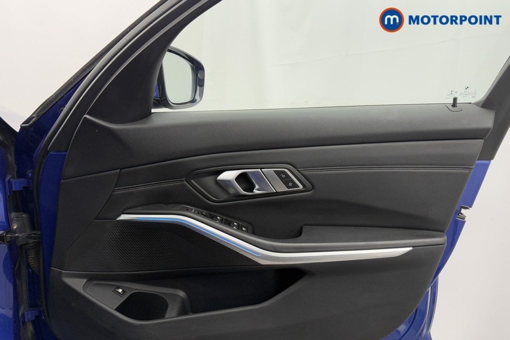 BMW 3 Series M Sport Automatic Petrol Plug-In Hybrid Saloon - Stock Number (1604473) - 20th supplementary image