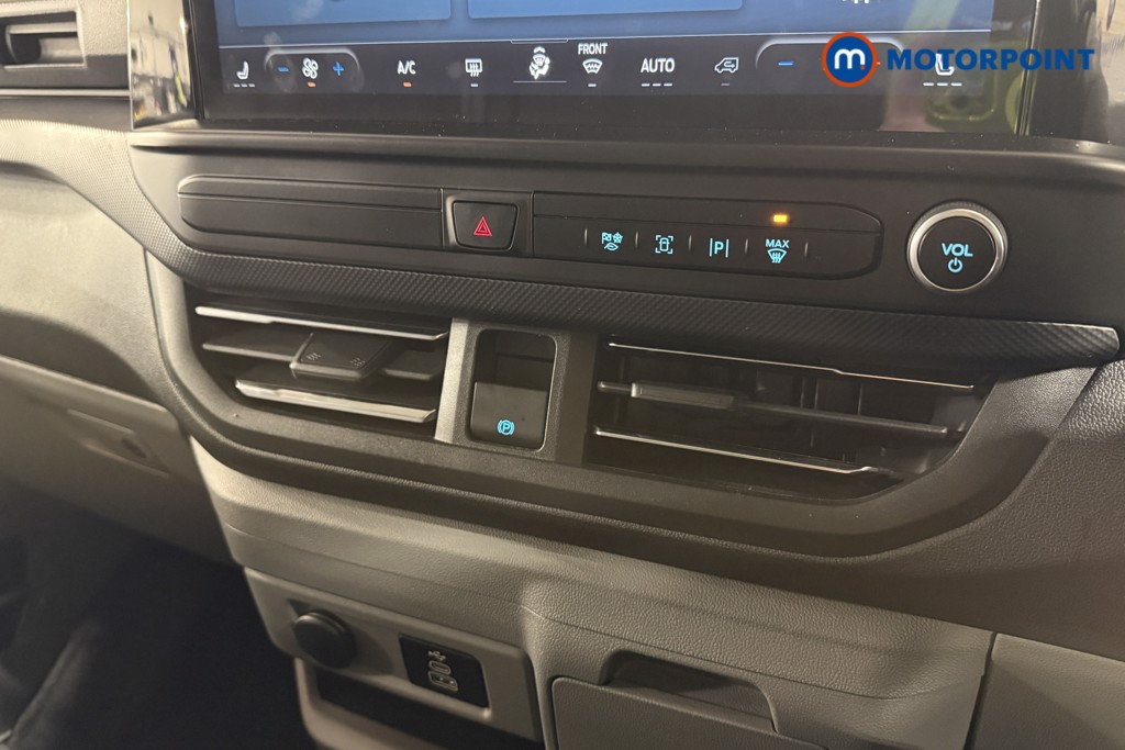 Ford Transit Custom Limited Automatic Diesel Standard Roof Minibus - Stock Number (1605096) - 12th supplementary image