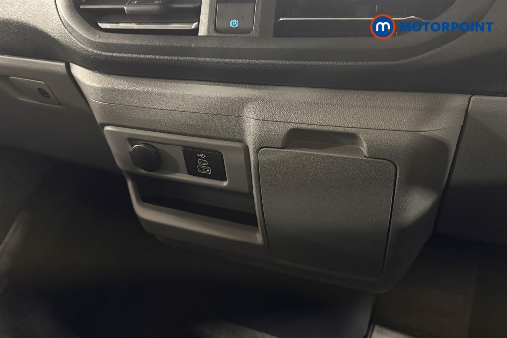 Ford Transit Custom Limited Automatic Diesel Standard Roof Minibus - Stock Number (1605096) - 14th supplementary image