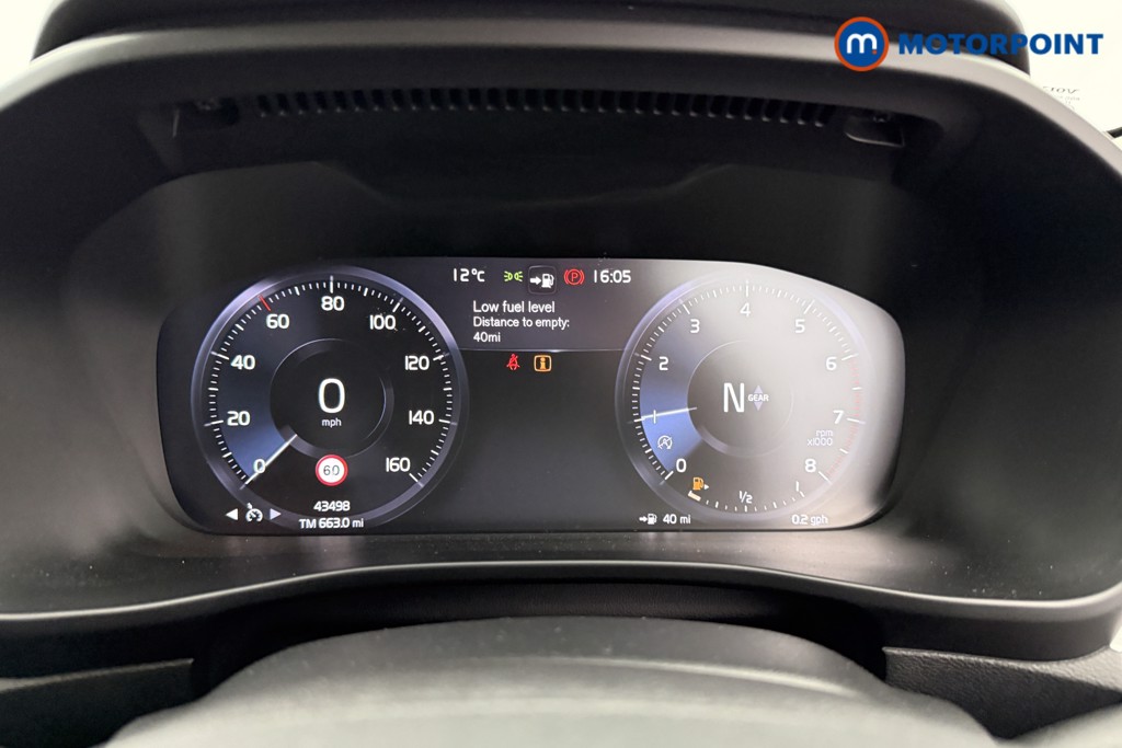 Volvo Xc40 Momentum Manual Petrol SUV - Stock Number (1605237) - 5th supplementary image