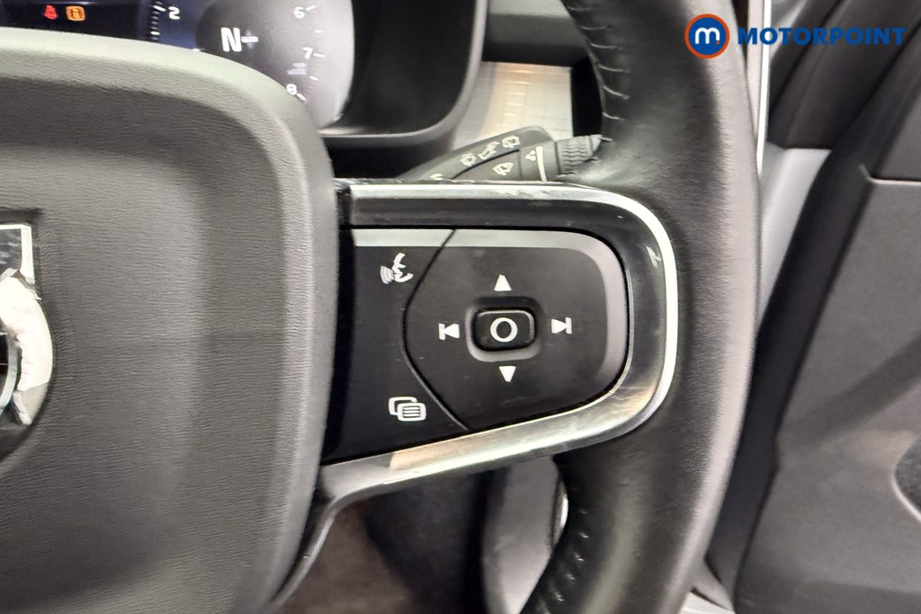 Volvo Xc40 Momentum Manual Petrol SUV - Stock Number (1605237) - 14th supplementary image