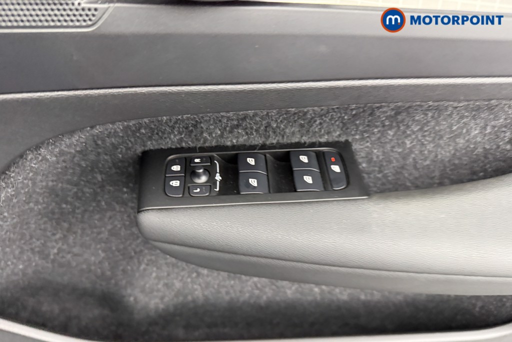 Volvo Xc40 Momentum Manual Petrol SUV - Stock Number (1605237) - 15th supplementary image