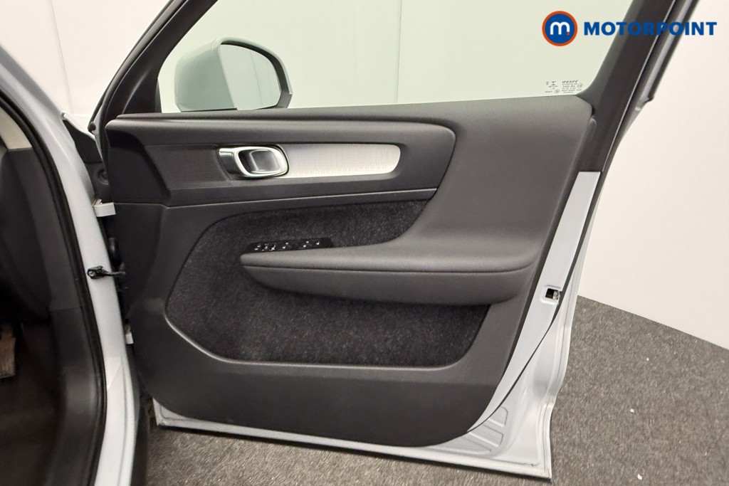 Volvo Xc40 Momentum Manual Petrol SUV - Stock Number (1605237) - 16th supplementary image