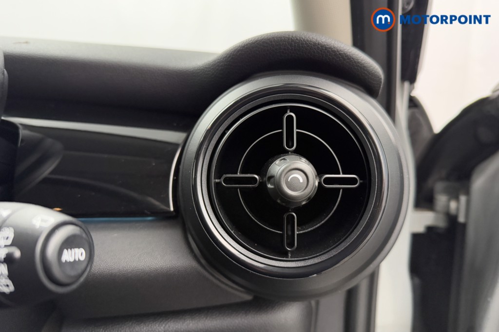 Mini Hatchback One Classic Manual Petrol Hatchback - Stock Number (1605496) - 17th supplementary image