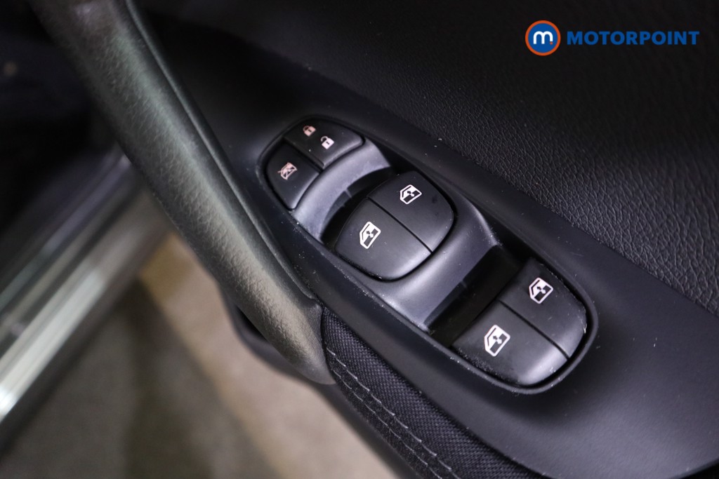 Nissan Qashqai Acenta Premium Manual Petrol SUV - Stock Number (1606110) - 12th supplementary image