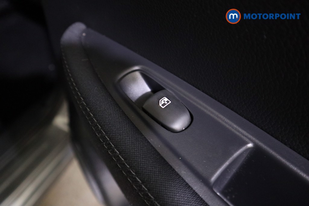 Nissan Qashqai Acenta Premium Manual Petrol SUV - Stock Number (1606110) - 16th supplementary image