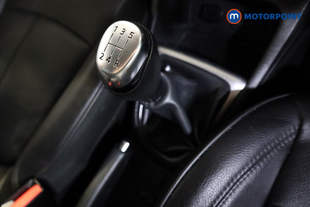 Renault Captur Gt Line Manual Petrol SUV - Stock Number (1606832) - 9th supplementary image