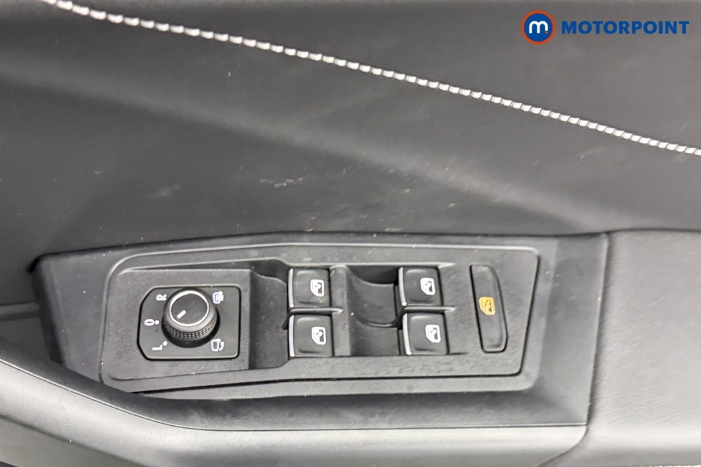 Volkswagen T-Roc Black Edition Automatic Petrol SUV - Stock Number (1607096) - 17th supplementary image