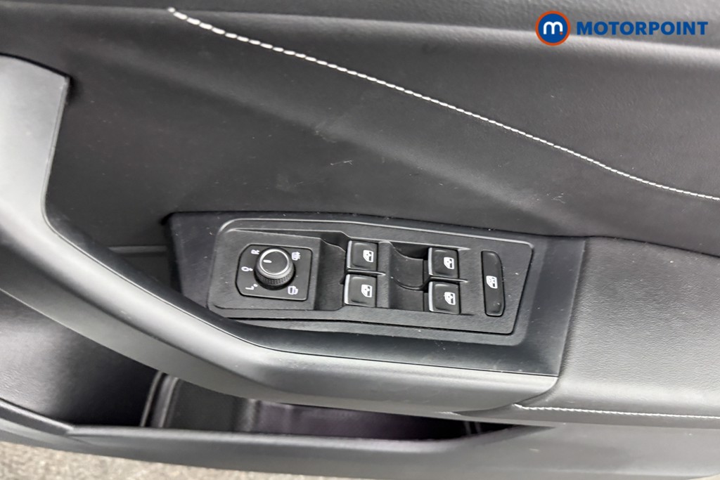 Volkswagen T-Roc Black Edition Automatic Petrol SUV - Stock Number (1607097) - 17th supplementary image