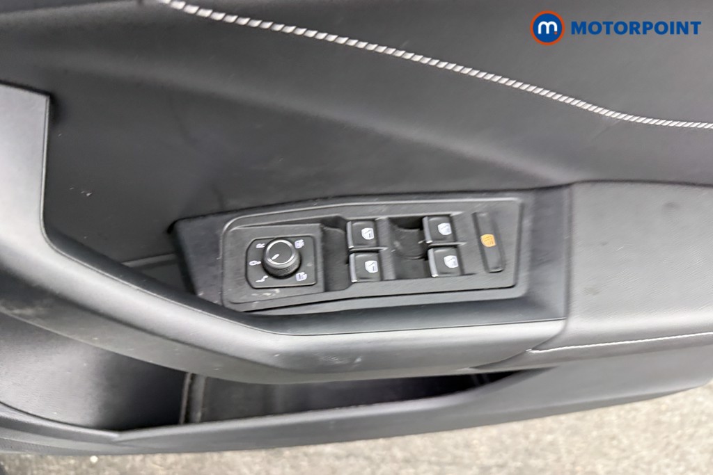 Volkswagen T-Roc Black Edition Automatic Petrol SUV - Stock Number (1607100) - 17th supplementary image