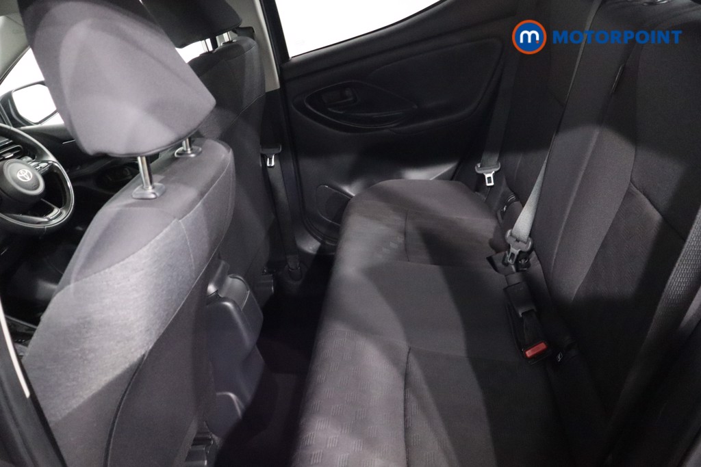 Toyota Yaris Design Automatic Petrol-Electric Hybrid Hatchback - Stock Number (1607378) - 5th supplementary image