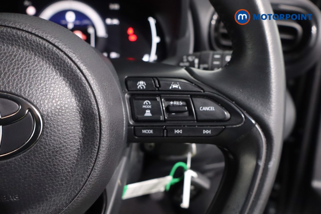 Toyota Yaris Design Automatic Petrol-Electric Hybrid Hatchback - Stock Number (1607378) - 8th supplementary image