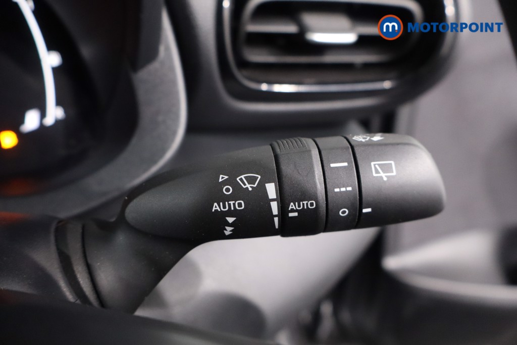 Toyota Yaris Design Automatic Petrol-Electric Hybrid Hatchback - Stock Number (1607378) - 15th supplementary image