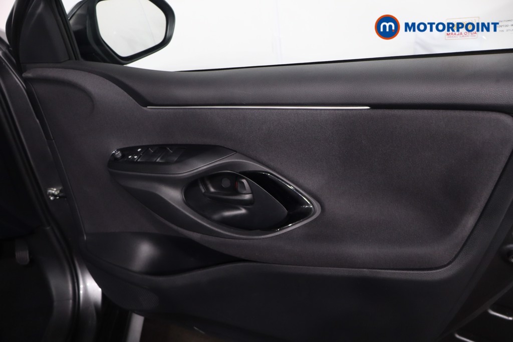 Toyota Yaris Design Automatic Petrol-Electric Hybrid Hatchback - Stock Number (1607378) - 21st supplementary image
