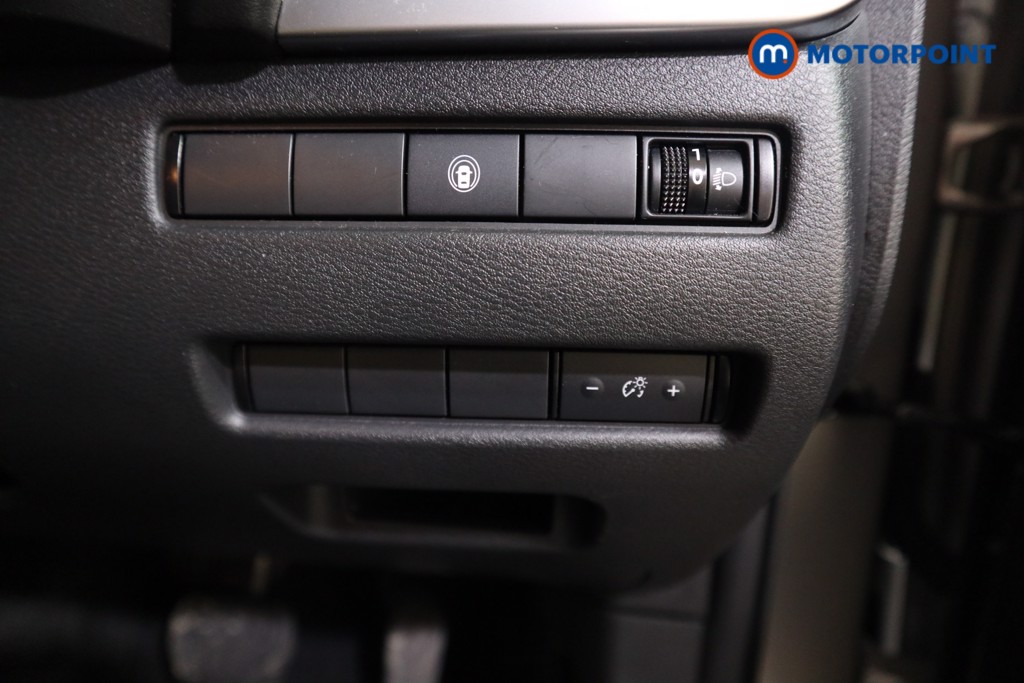 Nissan X-Trail N-Connecta Automatic Petrol-Electric Hybrid SUV - Stock Number (1607481) - 11th supplementary image