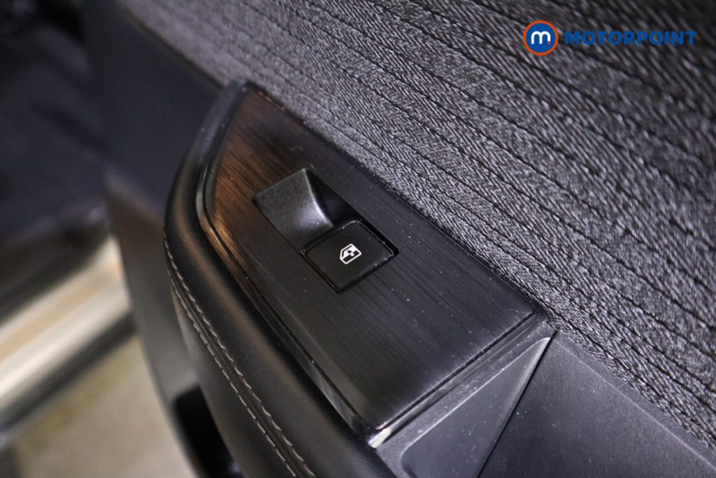 Nissan X-Trail N-Connecta Automatic Petrol-Electric Hybrid SUV - Stock Number (1607481) - 17th supplementary image