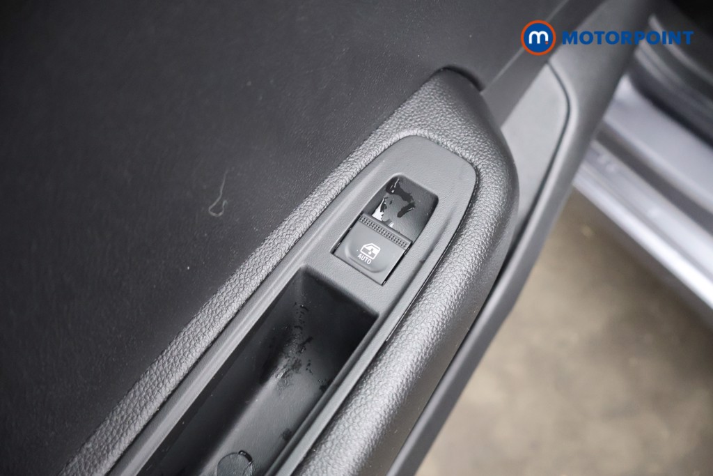 Renault Clio Evolution Automatic Petrol-Electric Hybrid Hatchback - Stock Number (1607528) - 27th supplementary image