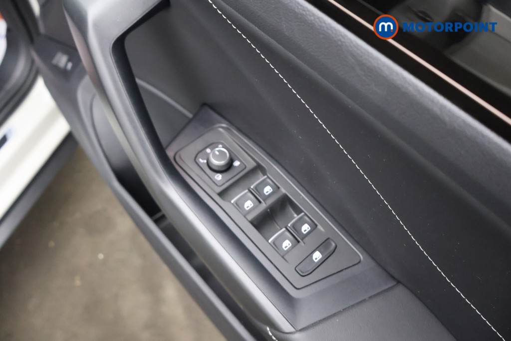 Volkswagen T-Roc R-Line Manual Petrol SUV - Stock Number (1607671) - 16th supplementary image