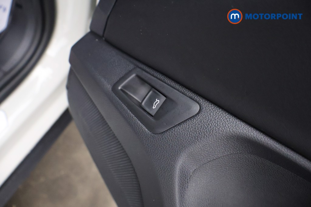 Volkswagen T-Roc R-Line Manual Petrol SUV - Stock Number (1607671) - 17th supplementary image