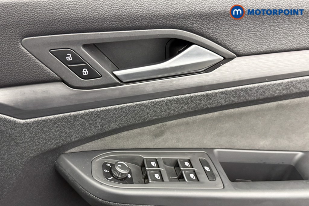Volkswagen Golf Style Edition Manual Petrol Hatchback - Stock Number (1607723) - 16th supplementary image