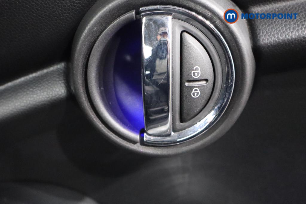 Mini Hatchback Cooper Classic Manual Petrol Hatchback - Stock Number (1609300) - 15th supplementary image