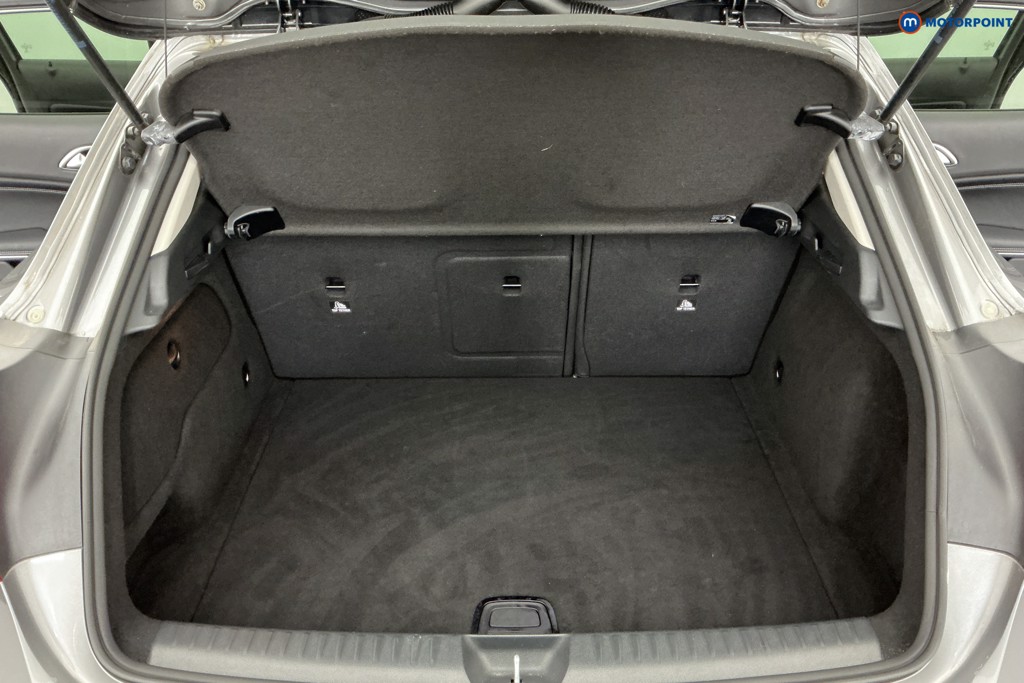 Mercedes-Benz GLA Urban Edition Manual Petrol SUV - Stock Number (1603557) - 4th supplementary image