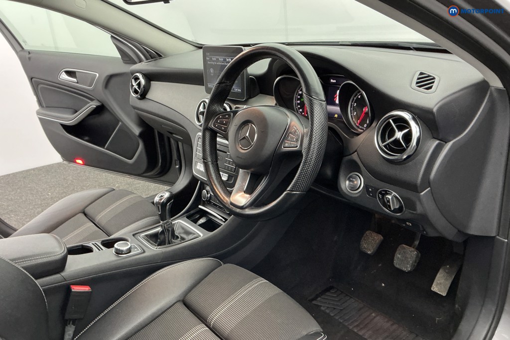 Mercedes-Benz GLA Urban Edition Manual Petrol SUV - Stock Number (1603557) - 10th supplementary image