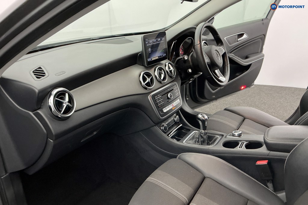 Mercedes-Benz GLA Urban Edition Manual Petrol SUV - Stock Number (1603557) - 11th supplementary image