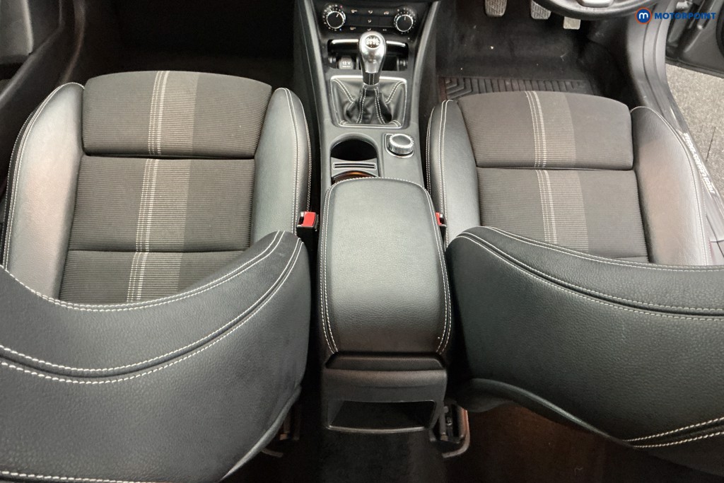 Mercedes-Benz GLA Urban Edition Manual Petrol SUV - Stock Number (1603557) - 13th supplementary image