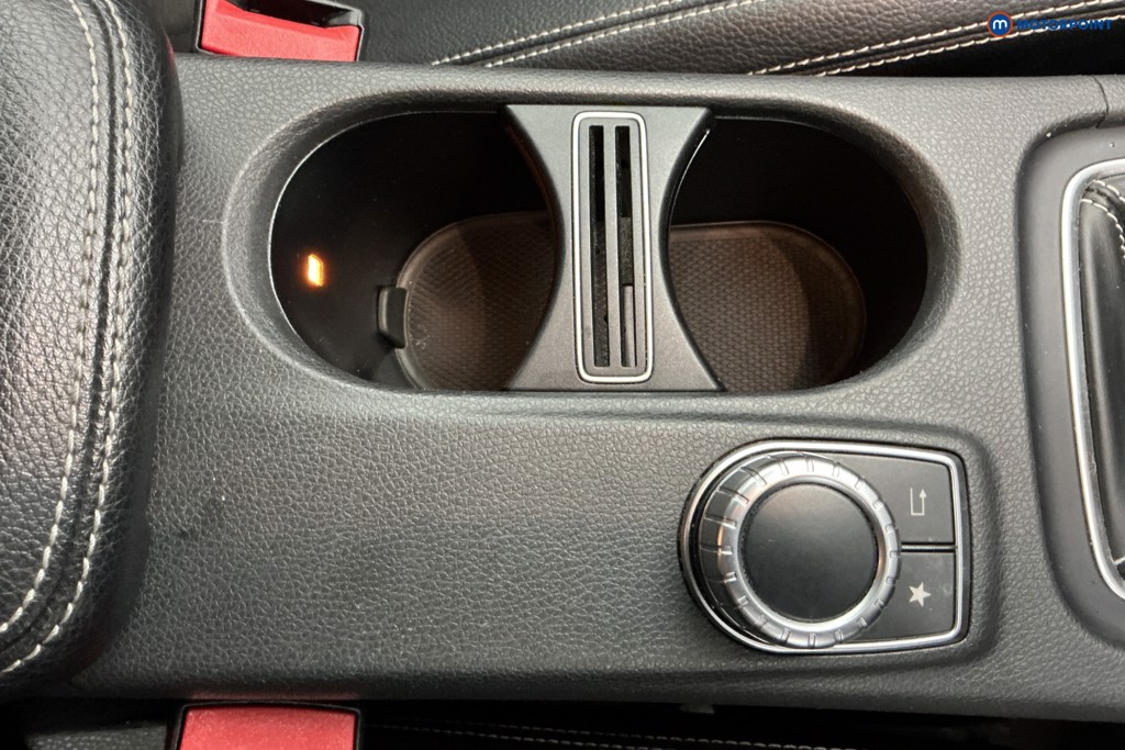 Mercedes-Benz GLA Urban Edition Manual Petrol SUV - Stock Number (1603557) - 18th supplementary image