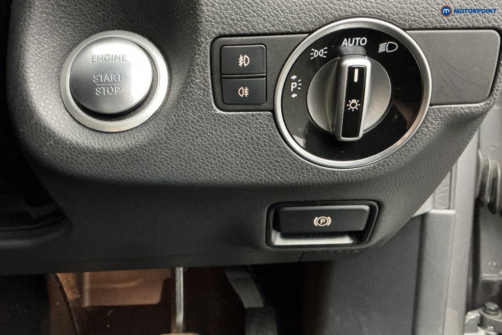 Mercedes-Benz GLA Urban Edition Manual Petrol SUV - Stock Number (1603557) - 25th supplementary image