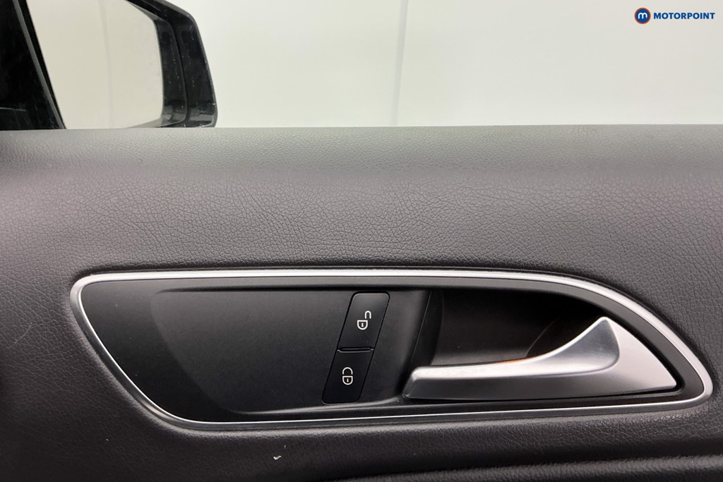 Mercedes-Benz GLA Urban Edition Manual Petrol SUV - Stock Number (1603557) - 27th supplementary image