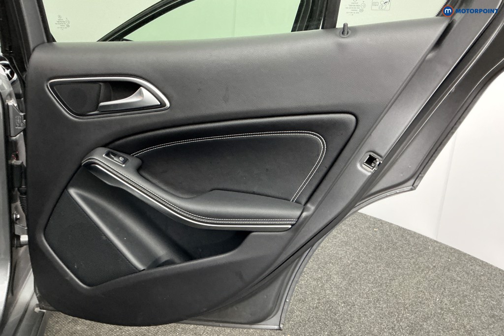 Mercedes-Benz GLA Urban Edition Manual Petrol SUV - Stock Number (1603557) - 29th supplementary image