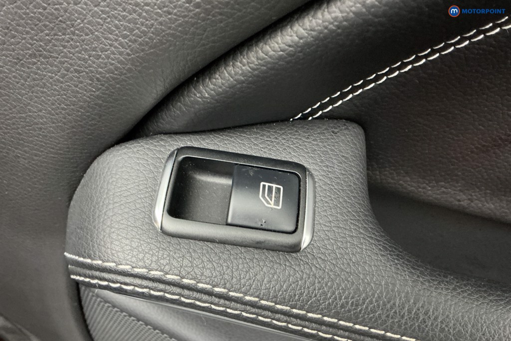 Mercedes-Benz GLA Urban Edition Manual Petrol SUV - Stock Number (1603557) - 31st supplementary image