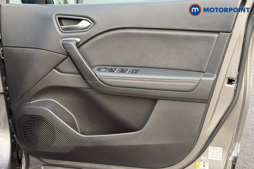 Renault Captur R.S. Line Automatic Petrol Plug-In Hybrid SUV - Stock Number (1606619) - 11th supplementary image